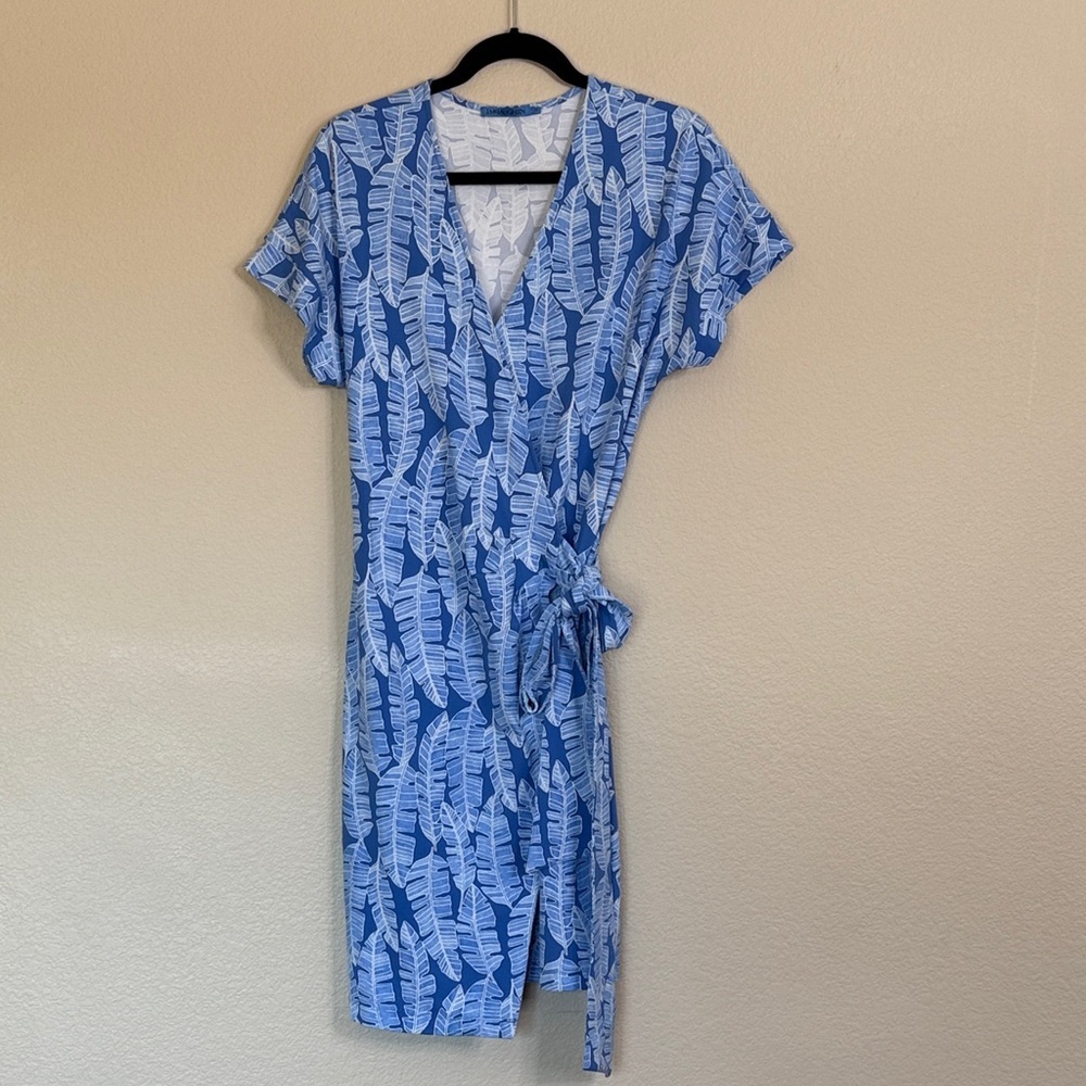 J. McLaughlin palm frond short sleeve wrap dress women’s medium blue